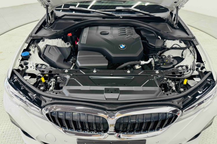 Used BMW 3 Series 2022 325i M Sport Package Engine Bay
