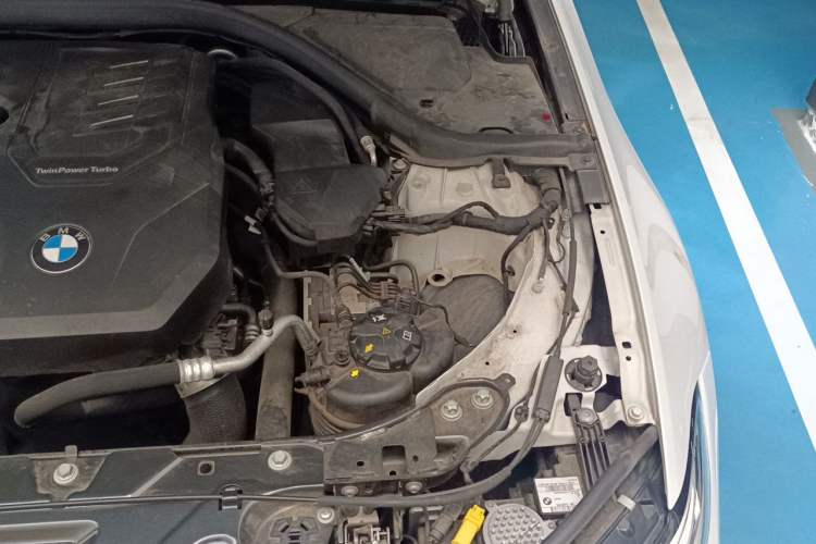 Used BMW 3 Series 2022 320i Sport Package Engine Bay Left