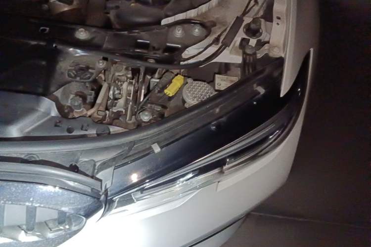 Used BMW 3 Series 2022 320i Sport Package Engine Bay Left