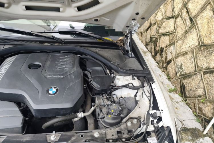 Used BMW 3 Series 2022 320i Sport Package Engine Bay Left