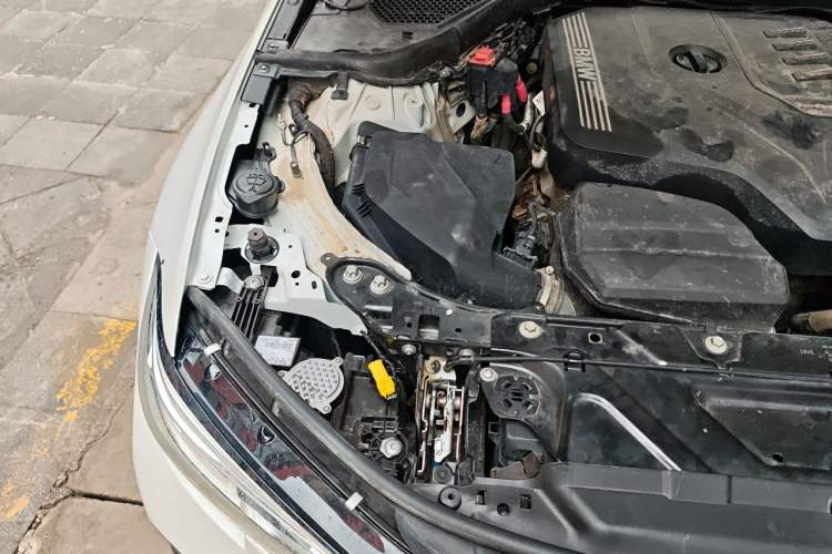 Used BMW 3 Series 2022 325i M Sport Package Engine Bay Right