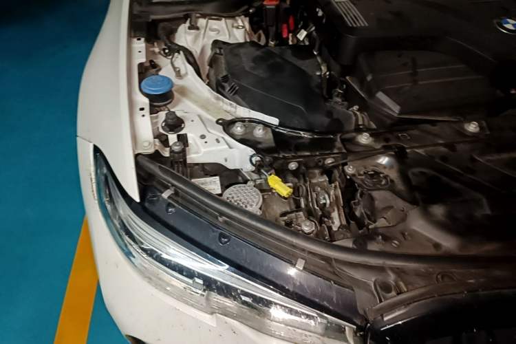 Used BMW 3 Series 2022 320i Sport Package Engine Bay Right