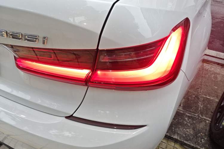 Used BMW 3 Series 2022 325i M Sport Package Exterior 3