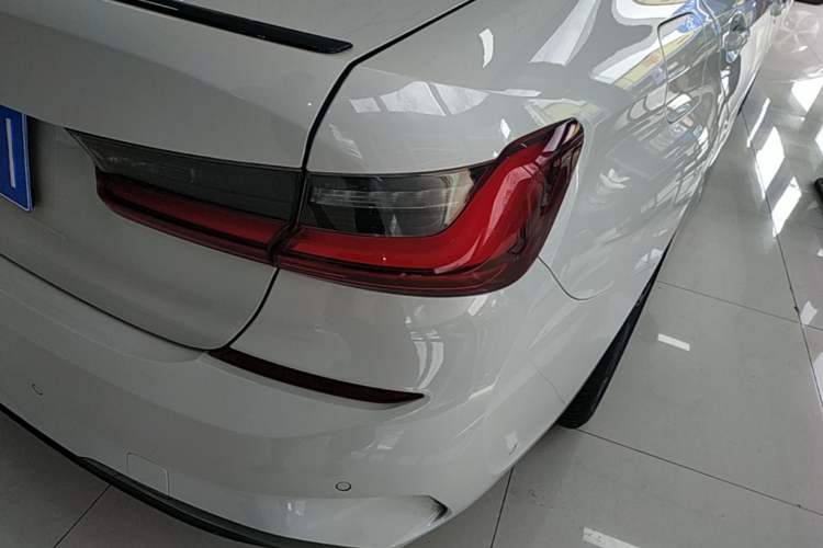 Used BMW 3 Series 2022 325i M Sport Night Edition Package Exterior 3