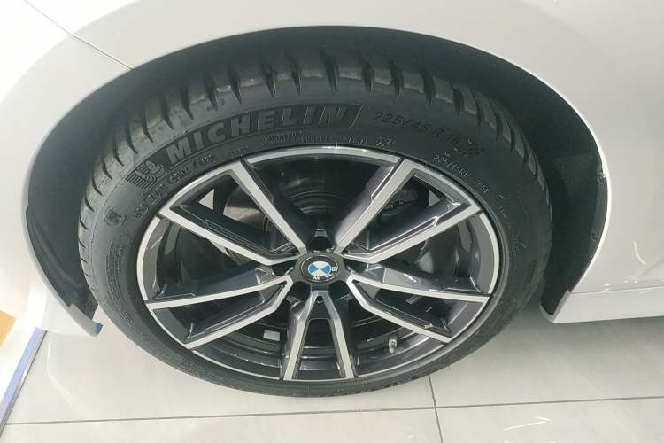 Used BMW 3 Series 2022 Updated 325Li M Sport Package Exterior 4