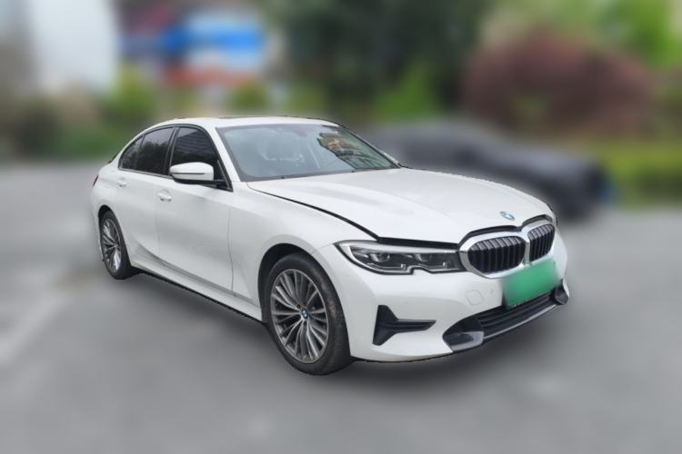 Used BMW 3 Series 2022 320i Sport Package Front Right 45 Deg