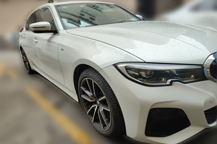 Used BMW 3 Series 2022 320Li M Sport Package Front Right 45 Deg