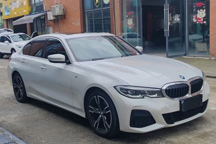 Used BMW 3 Series 2022 325i M Sport Package Front Right 45 Deg