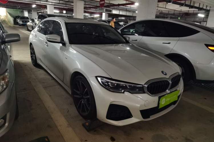 Used BMW 3 Series 2022 325Li M Sport Package Front Right 45 Deg