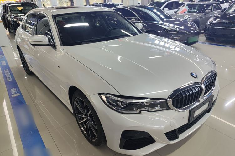 Used BMW 3 Series 2022 325Li M Sport Package Front Right 45 Deg