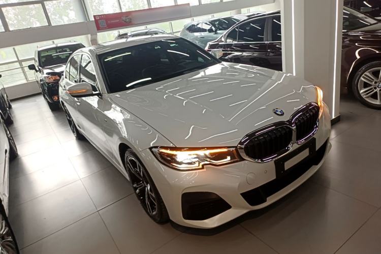 Used BMW 3 Series 2022 325i M Sport Package Front Right 45 Deg