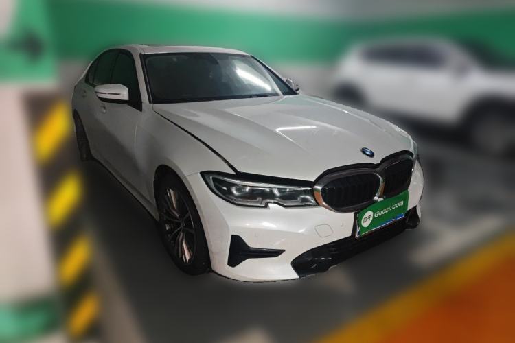 Used BMW 3 Series 2022 Updated 320i Sport Package Front Right 45 Deg
