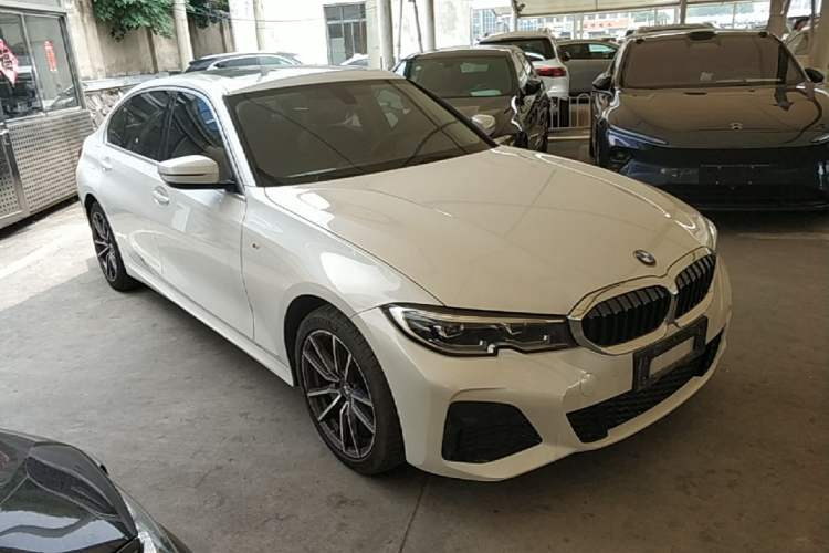 Used BMW 3 Series 2022 320Li M Sport Package Front Right 45 Deg