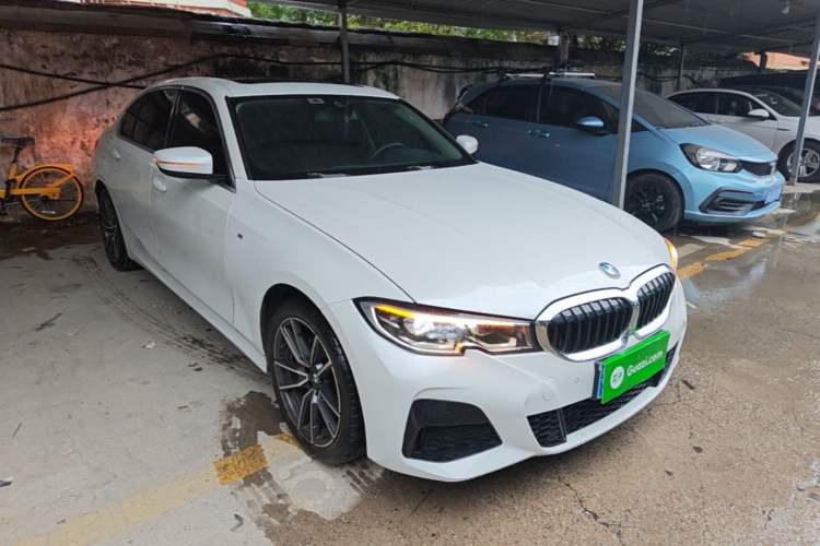 Used BMW 3 Series 2022 325Li M Sport Package Front Right 45 Deg