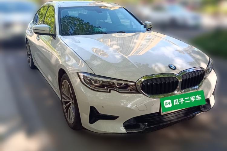 Used BMW 3 Series 2022 320i Sport Package Front Right 45 Deg