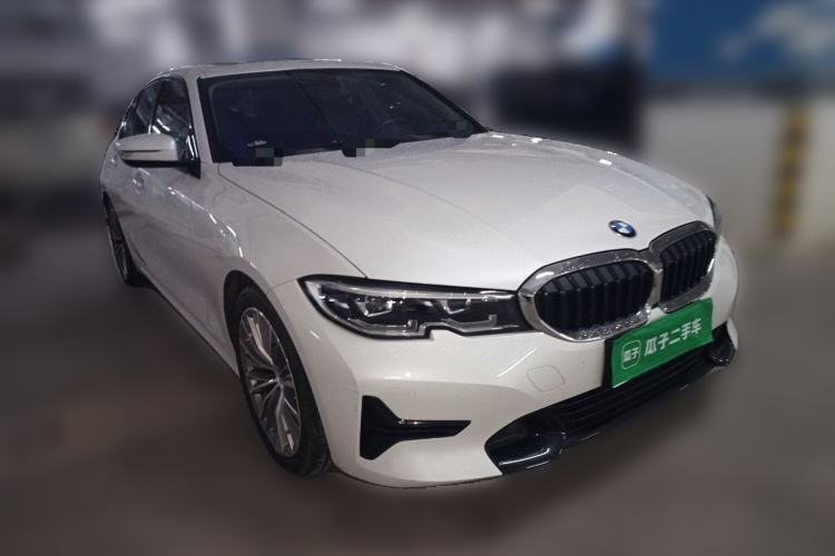 Used BMW 3 Series 2022 320i Sport Package Front Right 45 Deg