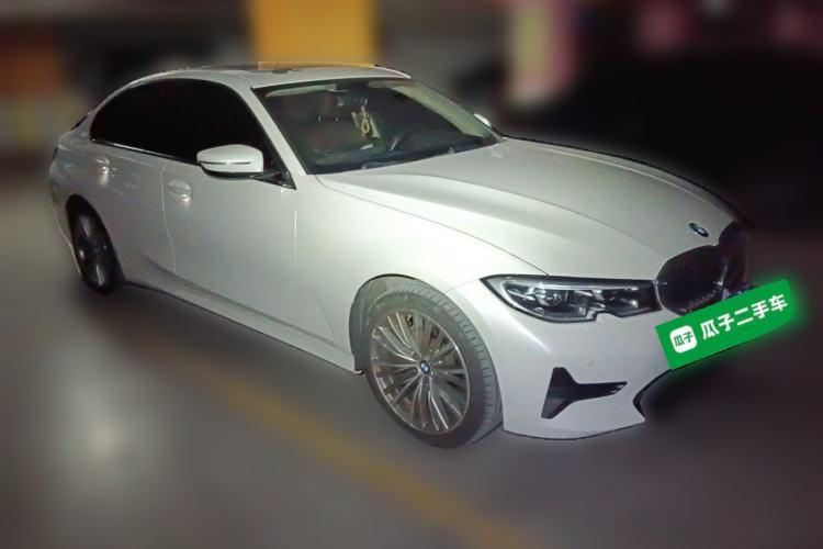Used BMW 3 Series 2022 320i Sport Package Front Right 45 Deg