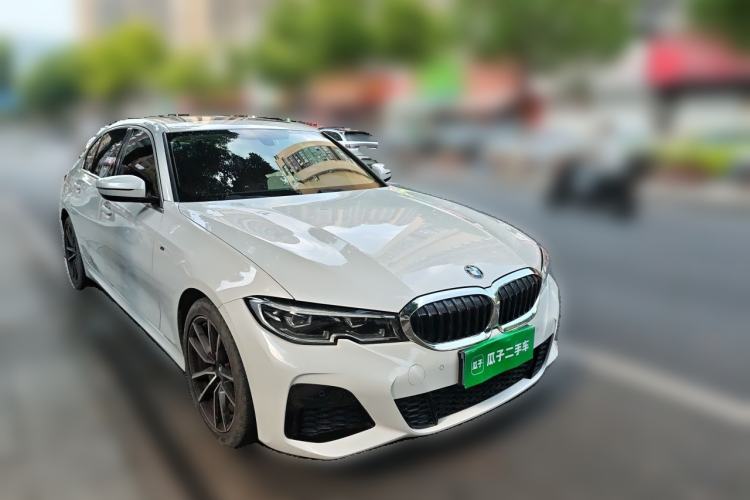 Used BMW 3 Series 2022 320Li M Sport Package Front Right 45 Deg