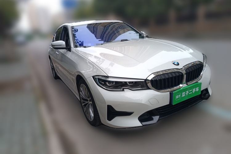 Used BMW 3 Series 2022 320i Sport Package Front Right 45 Deg