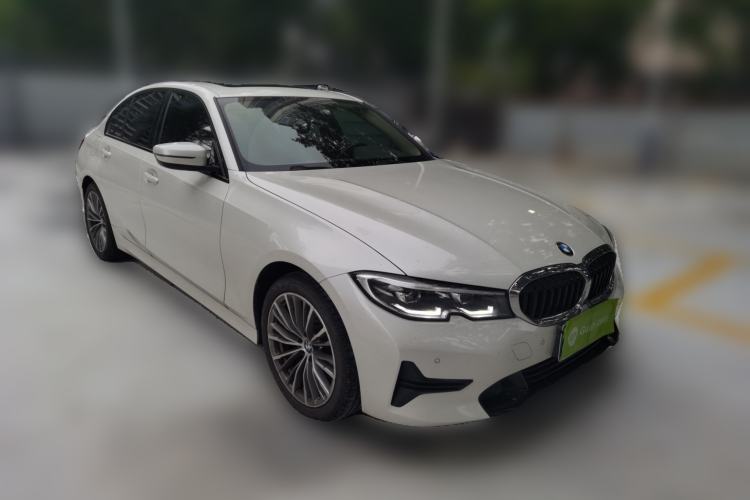 Used BMW 3 Series 2022 Updated 320i Sport Package Front Right 45 Deg