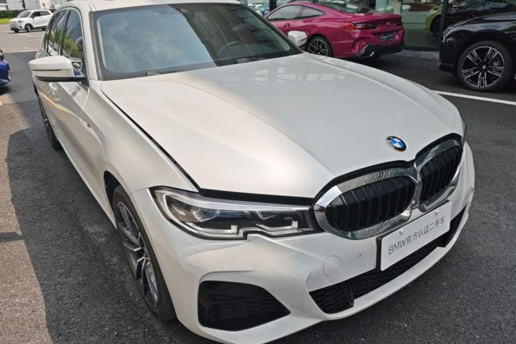 Used BMW 3 Series 2022 325Li M Sport Package Front Right 45 Deg