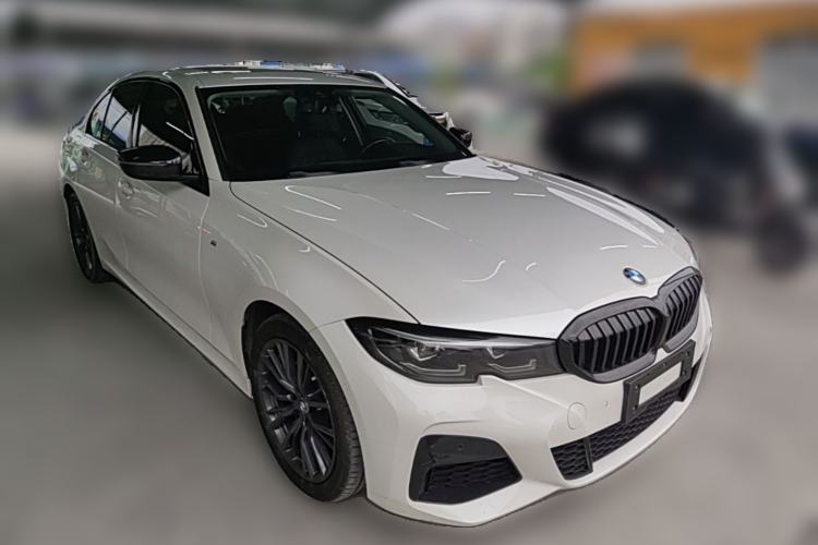 Used BMW 3 Series 2022 Updated 325i M Sport Package Front Right 45 Deg