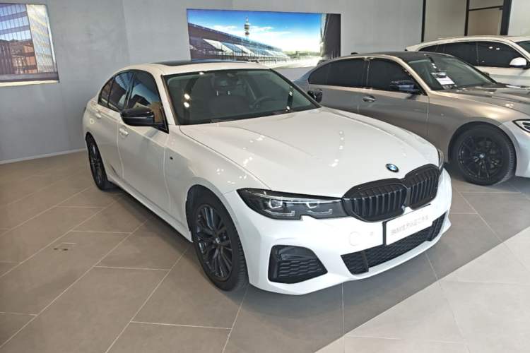 Used BMW 3 Series 2022 325i M Sport Night Edition Package Front Right 45 Deg