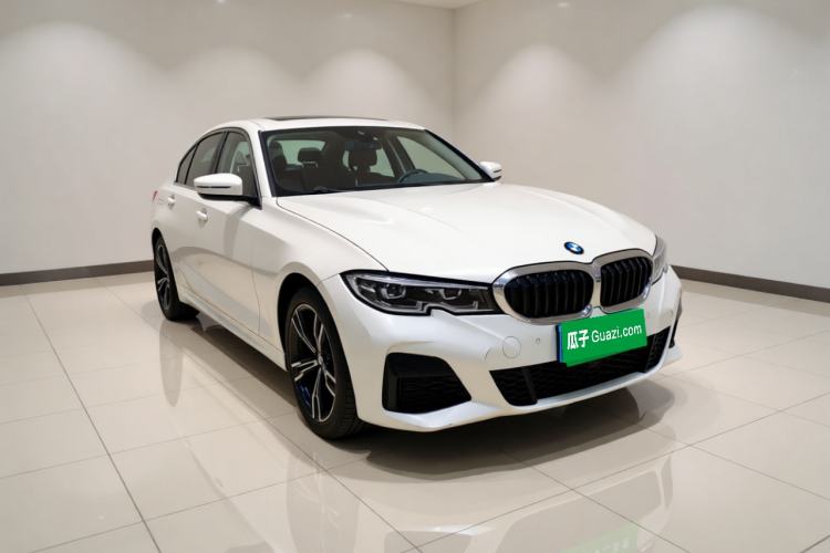 Used BMW 3 Series 2022 325i M Sport Package Front Right 45 Deg