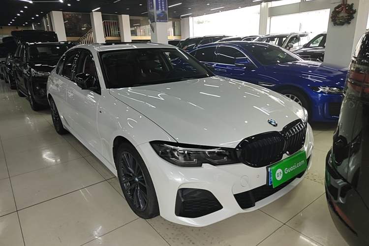 Used BMW 3 Series 2022 330i M Sport Night Edition Front Right 45 Deg