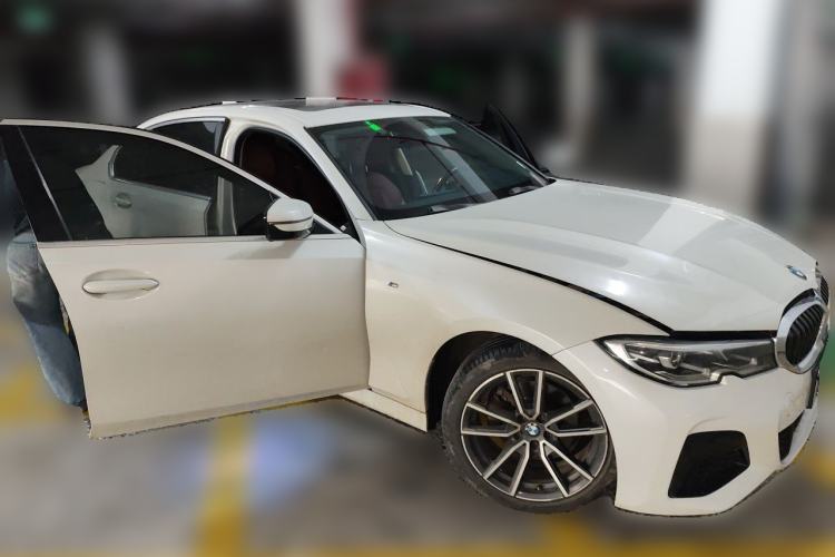 Used BMW 3 Series 2022 320Li M Sport Package Front Right 45 Deg