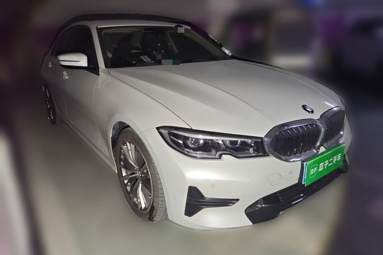 Used BMW 3 Series 2022 320i Sport Package Front Right 45 Deg