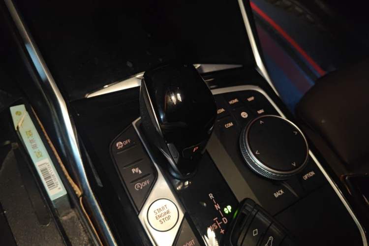 Used BMW 3 Series 2022 Updated 320i Sport Package Gear Lever
