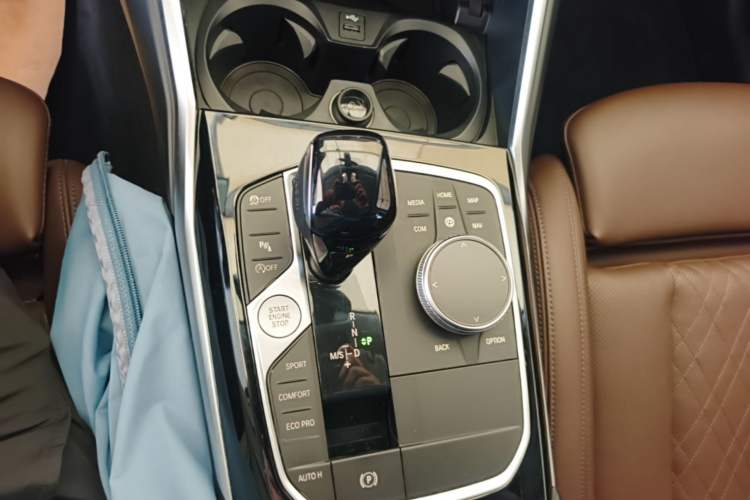 Used BMW 3 Series 2022 Updated 320i Sport Package Gear Lever