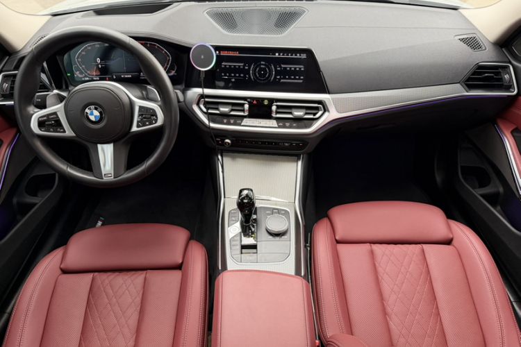Used BMW 3 Series 2022 330i M Sport Night Edition Interior 1