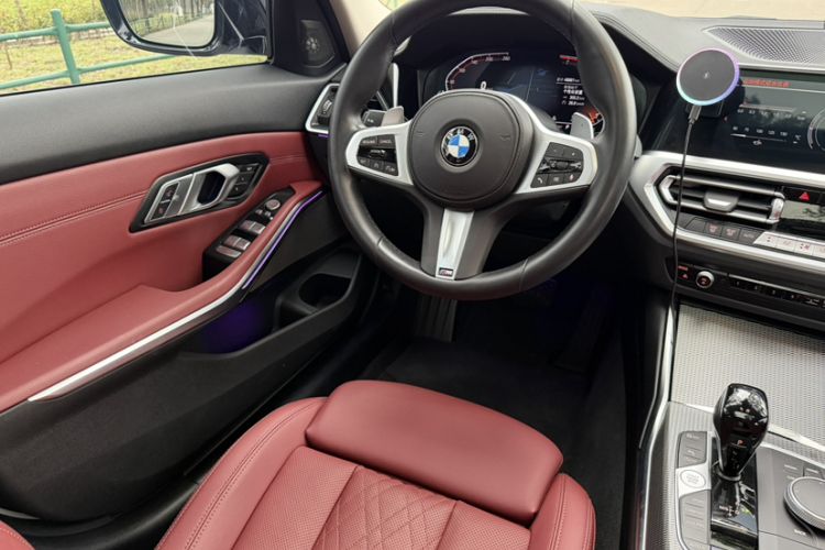 Used BMW 3 Series 2022 330i M Sport Night Edition Interior 2