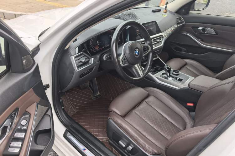 Used BMW 3 Series 2022 Revised 325i M Sport Night Edition Package Interior 2