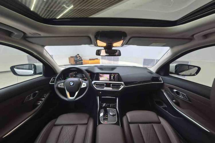 Used BMW 3 Series 2022 Updated 320i Sport Package Interior 2