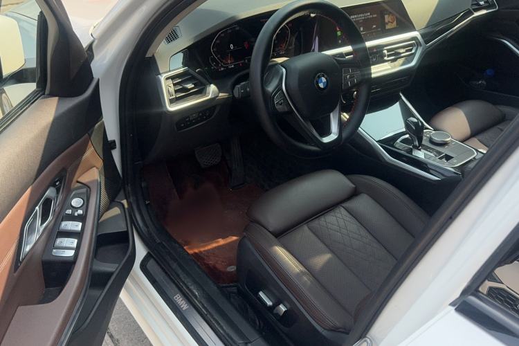 Used BMW 3 Series 2022 320i Sport Package Interior 2