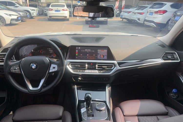 Used BMW 3 Series 2022 320i Sport Package Interior 3