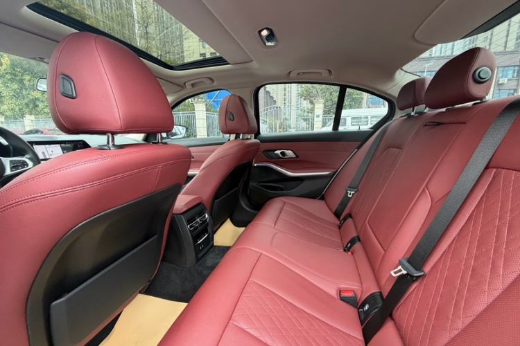 Used BMW 3 Series 2022 325i M Sport Package Interior 4