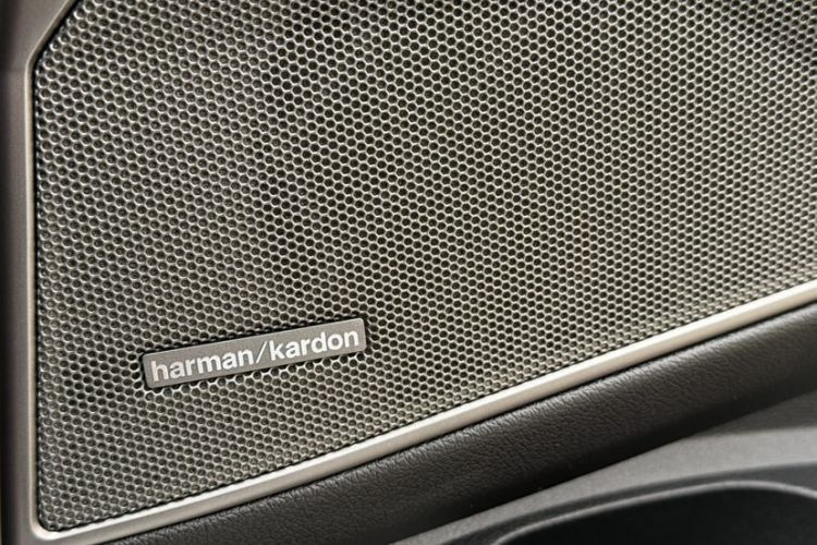 Used BMW 3 Series 2022 330i M Sport Night Edition Interior 4