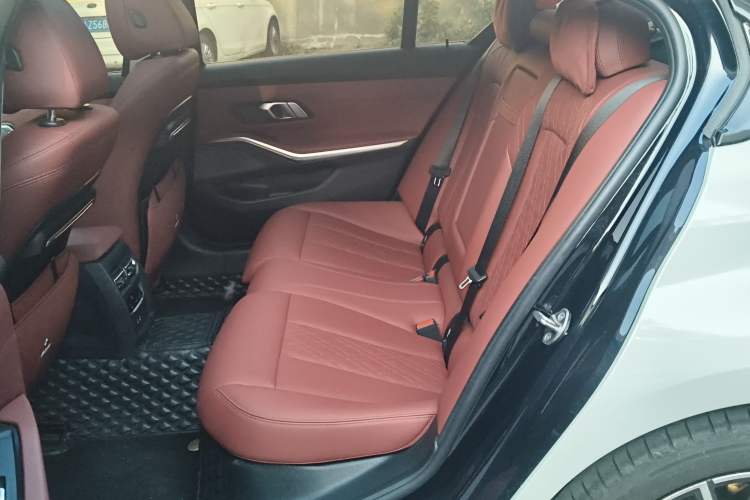 Used BMW 3 Series 2022 Updated 325Li M Sport Package Interior 4