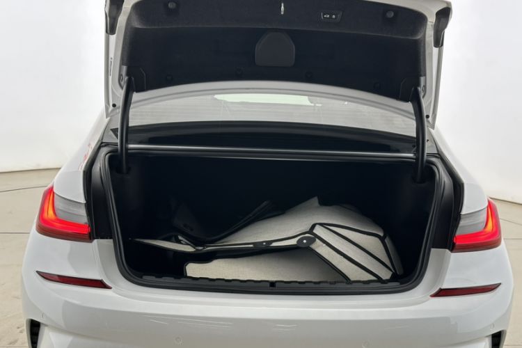 Used BMW 3 Series 2022 Restyled 325Li M Sport Night Edition Package Interior 4