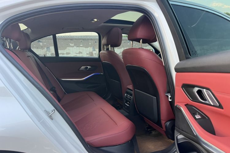 Used BMW 3 Series 2022 325i M Sport Package Interior 5