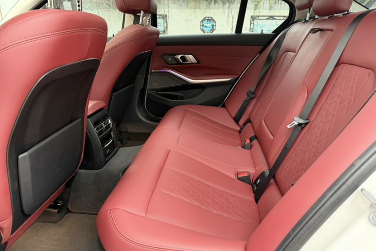 Used BMW 3 Series 2022 330i M Sport Night Edition Interior 6
