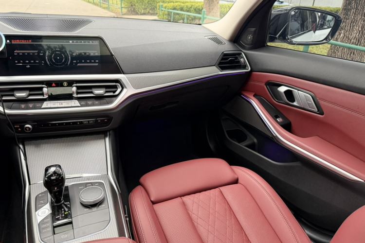 Used BMW 3 Series 2022 330i M Sport Night Edition Interior 7