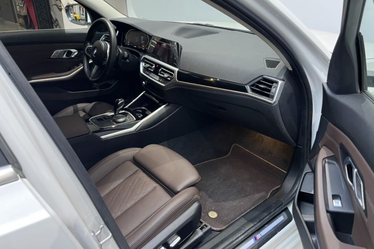 Used BMW 3 Series 2022 Restyled 320Li M Sport Package Interior 8