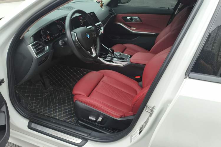 Used BMW 3 Series 2022 320i Sport Package Left Front Seat