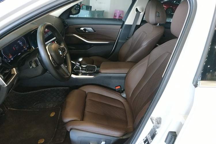 Used BMW 3 Series 2022 Restyled 320Li M Sport Package Left Front Seat
