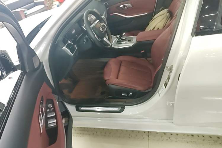 Used BMW 3 Series 2022 330i M Sport Night Edition Left Front Seat